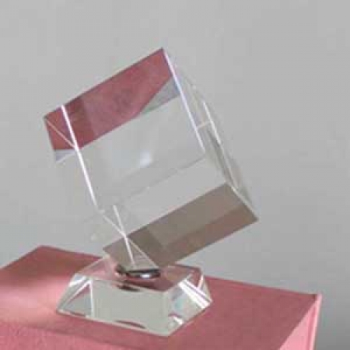 spinning crystal cube for 3d laser engraving