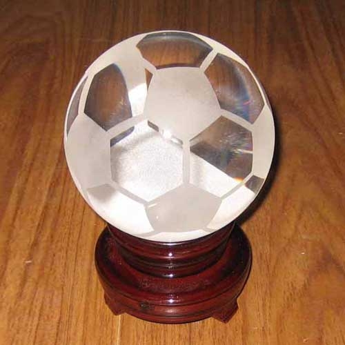 Factory Directly Wholesale Crystal Football Soccer Ball On Wooden Display Base