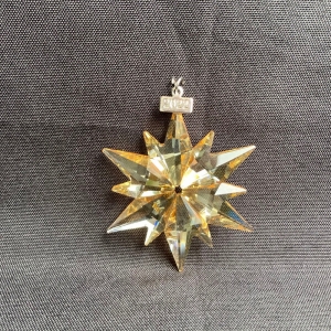 Different colors Crystal Snowflake Ornaments Unique Jewelry Collection